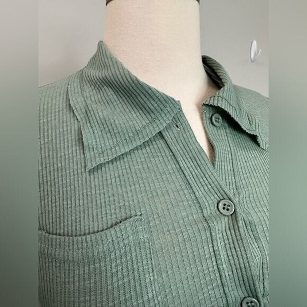 Halara Y2k Collared Button Front Cropped Knit Top… - image 4